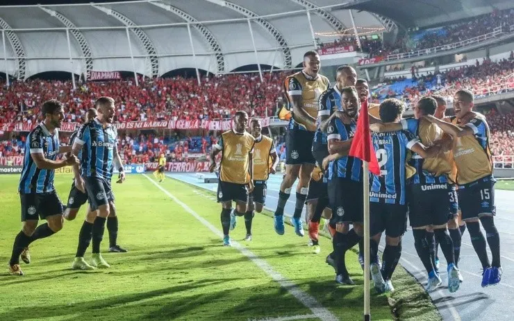 Grupo de férias: jogadores aceitariam adiar pagamentos(Foto: Lucas Uebel/Grêmio/Divulgação)