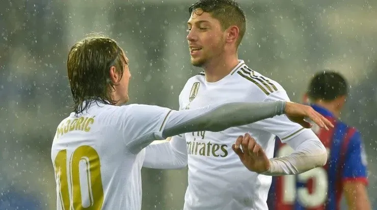 Valverde vem deixando Modric no banco de reservas.