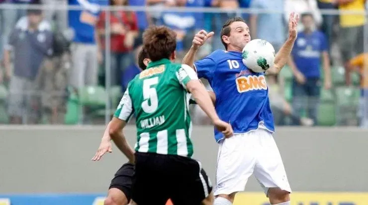 Montillo no Cruzeiro: primeiro clube do argentino no Brasil (Foto: Washington Alves/Vipcomm/Divulgação)