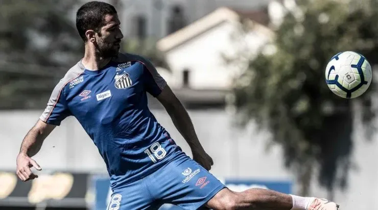 Evandro vem amargando a reserva no Santos e tem sondagem do Vasco. Foto: Ivan Storti/Santos FC