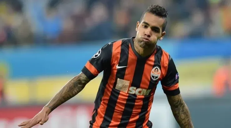 Alex Teixeira é um dos pedidos do técnico Tiago Nunes