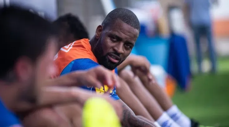 Dedé: luta para voltar a jogar (Foto: Cruzeiro/Divulgação)