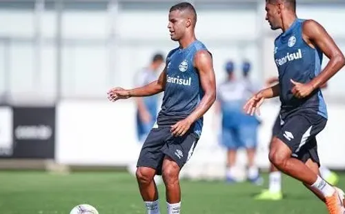 Alisson deve passar a ser reserva de Pepê – Foto: Lucas Uebel/Grêmio.