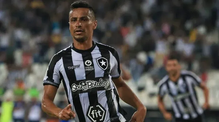 Cícero é outro jogador que deve ser negociado após o retorno do futebol. Foto: Getty Images