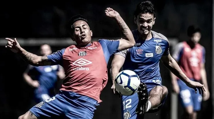 Felipe Aguilar e Cueva viraram dor de cabeça para diretoria santista. Foto: Ivan Storti/Santos FC