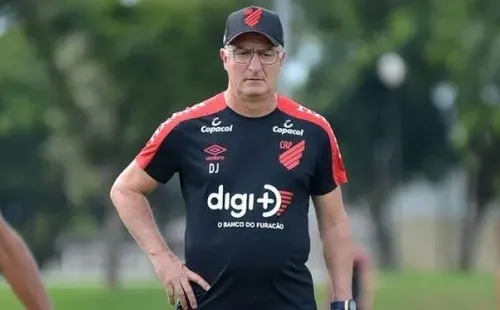 Dorival afirmou que o Athletico vai buscar jogadores no mercado. Foto: Divulgação/Twitter