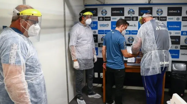 Para reduzir os salários, os jogadores pediram para que nenhum funcionário do Grêmio fosse demitido