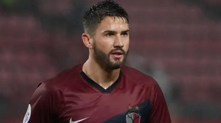 Everaldo ainda não se destacou no Kashima Antlers. Foto: Getty Images