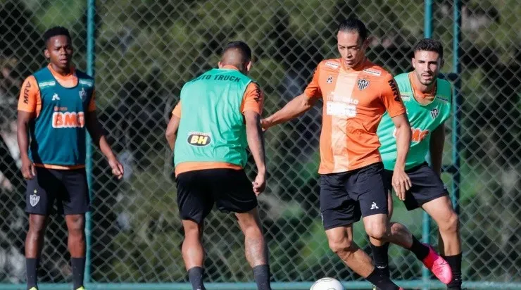 Ricardo Oliveira e outros atletas da barca de Sampaoli não gostaram da conduta do treinador. Foto: Divulgação/Twitter