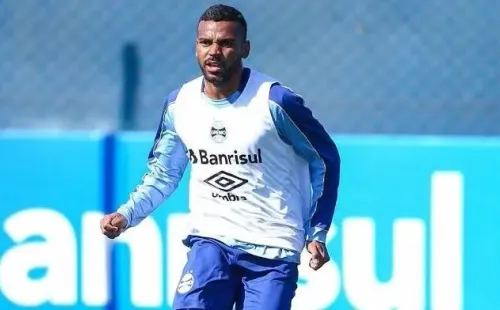 Léo Gomes deve voltar a treinar com bola entre 3 e 4 semanas. Foto: Lucas Uebel/Grêmio