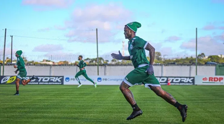 Jogadores já fazem atividade no gramado – Foto: Divulgação/Coritiba.