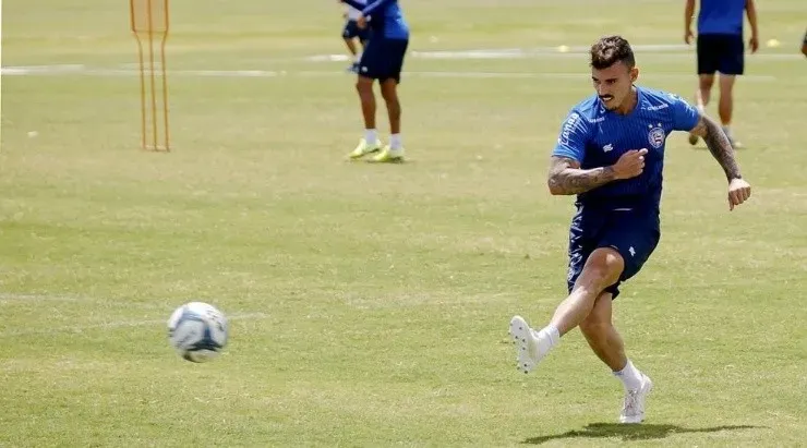 Lateral-esquerdo Zeca rasgou elogios ao Bahia após passagens por Santos e Internacional. Foto: Divulgação/Twitter