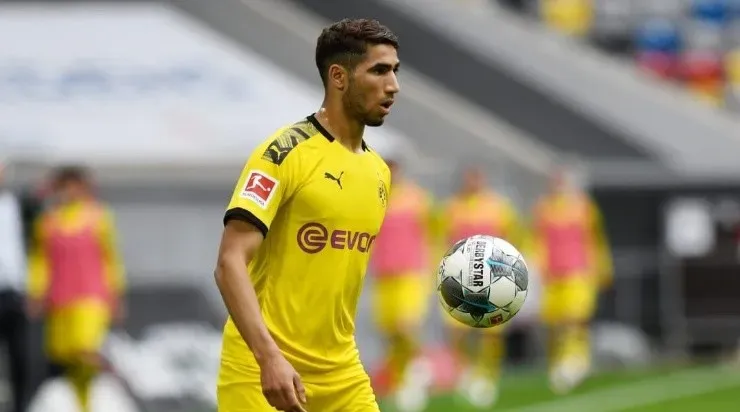 Hakimi em ação pelo Borussia Dortmund. (Foto: Getty Images)