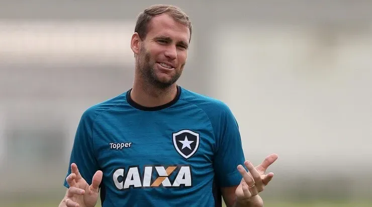 Joel Carli acionou o Botafogo na justiça. Foto: Divulgação