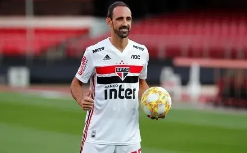 São Paulo tem o interesse em renovar com Juanfran. Foto: Rubens Chiri