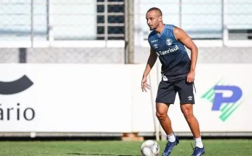 Thaciano tem a versatilidade como aliada (Foto: Lucas Uebel/Grêmio/Divulgação)