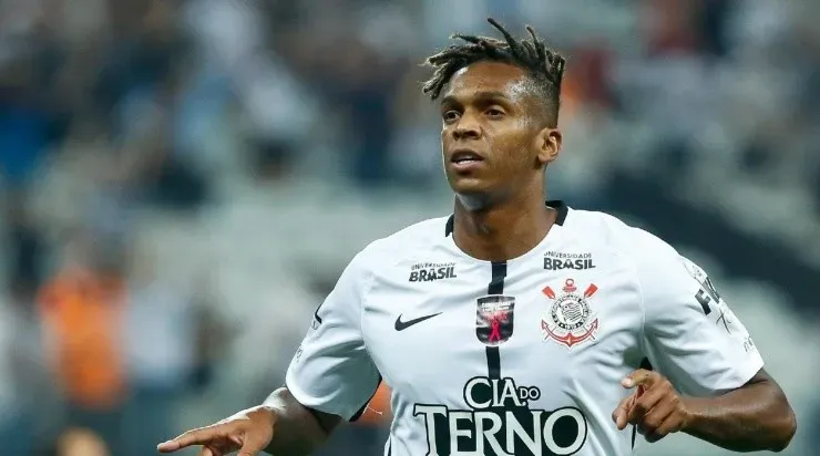 Jô vem sendo importante nos treinos do Corinthians. Foto: Divulgação/Corinthians