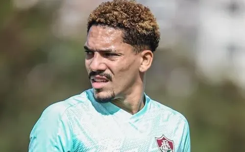 Gilberto em ação. (Foto: Lucas Merçon/Fluminense)