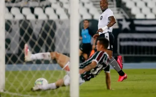 Lateral Calegari também se destacou, mas na partida entre os profissionais do Fluminense contra Botafogo (Foto: Vítor Silva/Botafogo)