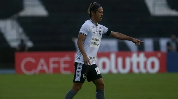 Honda pode perder a vaga de batedor oficial para o zagueiro Rafael Forster