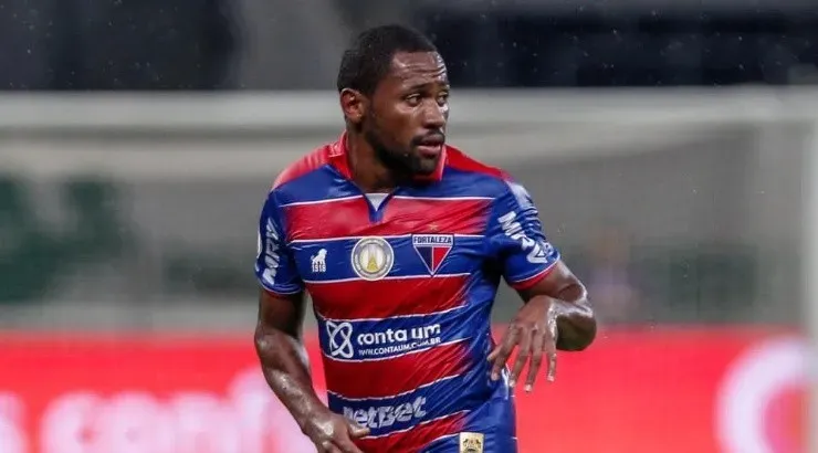 Tinga é o 2º lateral-direito com mais gols na história do Fortaleza. (Foto: Getty Images)