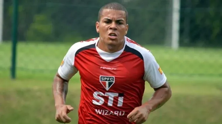 Carleto surge como opção na lateral – Foto: Rubens Chiri/São Paulo FC.