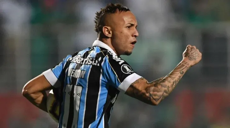 Everton Cebolinha também pode desembarcar em Lisboa nos próximos dias. Foto: Lucas Uebel/Grêmio