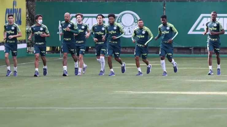 Elenco do Palmeiras conversou com três membros da torcida organizada Mancha Verde que foram até a Academia de Futebol. Foto: César Greco/Palmeiras