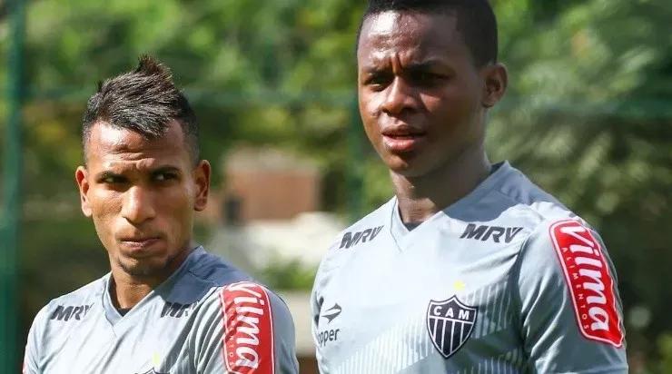 Meias podem ser envolvidos na troca pelo chileno – Foto: Bruno Cantini/Atlético.