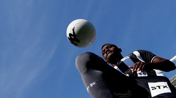 Kalou deve estar em campo diante do Inter – Foto: Vitor Silva/Botafogo.