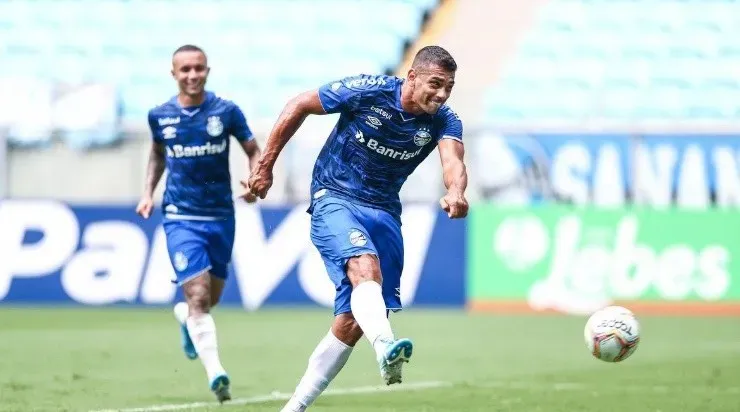 Diego Souza vinha fazendo um bom papel como centroavante, mas se machucou na última partida. Foto: Lucas Ubel./Grêmio