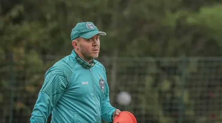 Mozart quer começar a construir uma história para o Coritiba no Campeonato Brasileiro. Foto: Divulgação