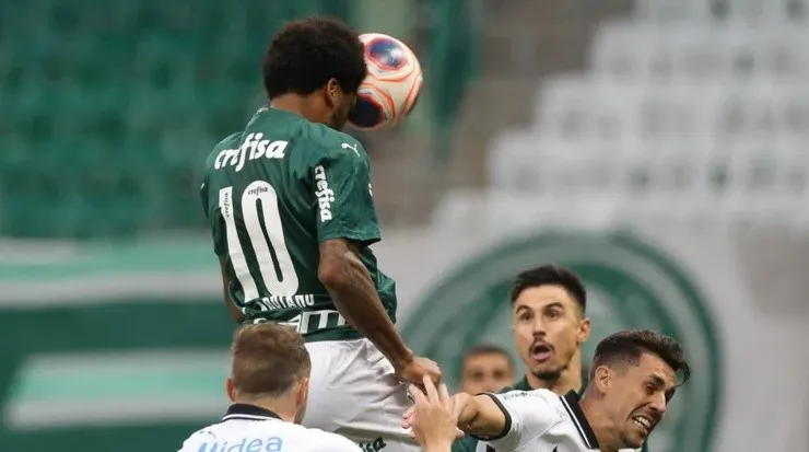A cabeçada certeira no gol de Cássio foi o único gol do Palestra em clássicos no ano (Foto: César Greco/Ag. Palmeiras)
