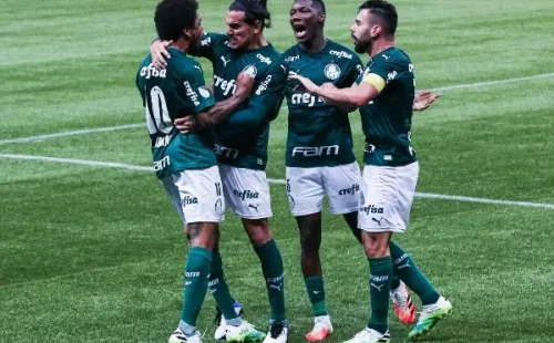 Jogadores do Palmeiras comemoram empate contra o Inter. (Foto: Getty Images)
