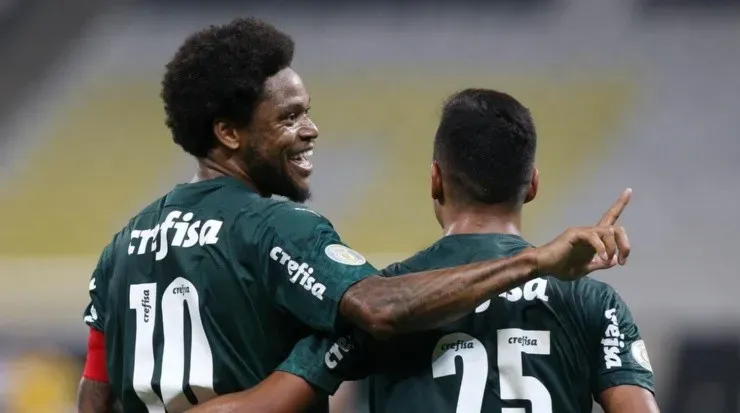 A inteligência de Luiz Adriano a serviço da coletividade, atacante armou a jogada que resultou no penalti convertido por ele mesmo. O camisa 10 tem 4 gols em 8 jogos no Brasileirão (Foto: César Greco/Ag. Palmeiras)