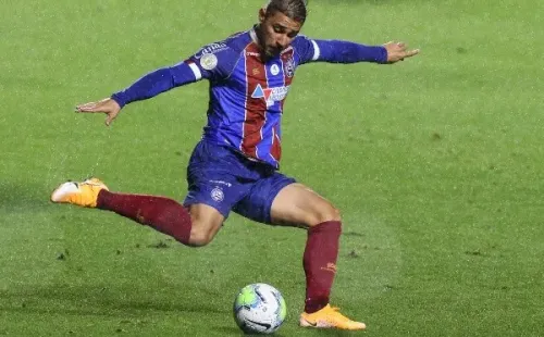 Jogador do Bahia em partida do Brasileirão. (Foto: Getty Images)