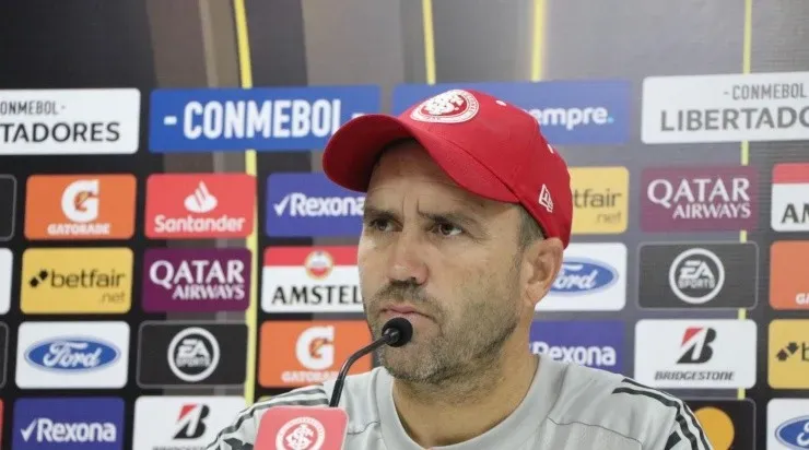 Renato Portaluppi usou Eduardo Coudet para se defender das críticas da imprensa. Foto: Ricardo Duarte