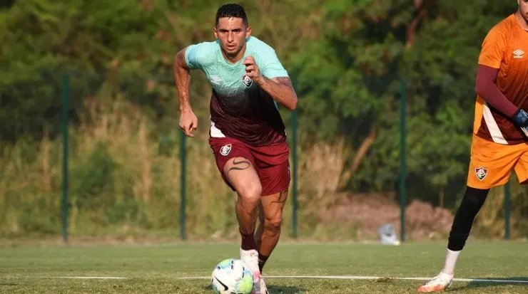 Danilo Barcelos pode em breve ganhar a vaga de Egídio no Fluminense. Foto: Lucas Merçom