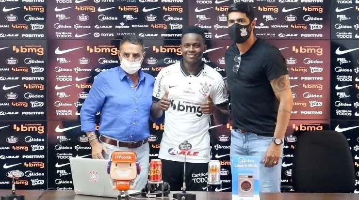 Cazares foi apresentado de forma oficial no Timão – Foto: Rodrigo Coca/Corinthians.