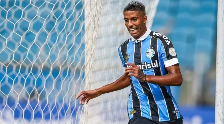 Jean Pyerre pode ganhar vaga no meio – Foto: Lucas Uebel/Grêmio.