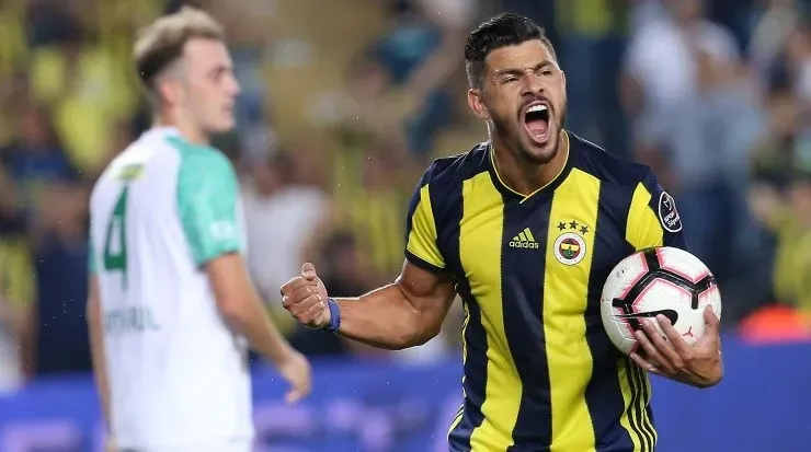 Giuliano está livre no mercado e desperta interesse de clubes brasileiros.