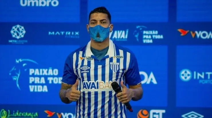 Ralf durante a sua apresentação pelo Avai. Foto: Divulgação