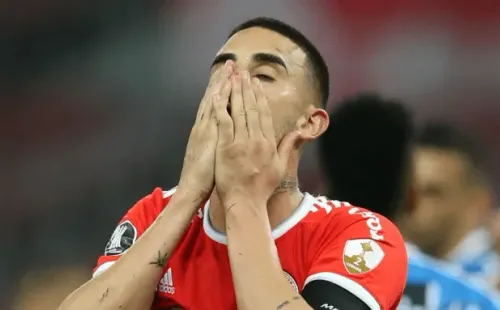 Galhardo lamenta empate no GreNal. (Foto: Getty Images)