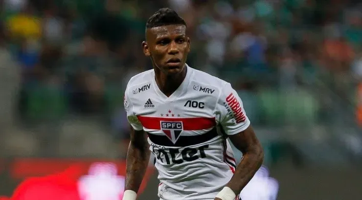 Arboleda será desfalque no São Paulo contra o Grêmio (Foto: Getty Images)