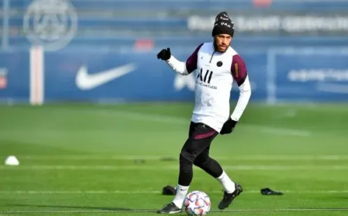 Neymar, que deve enfrentar o Manchester United, durante treino do PSG. Foto: Getty Images