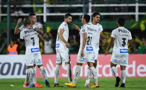Jogadores do Santos comemoram gol contra o Defensa y Justicia, pela primeira rodada da Libertadores. Foto: Getty Images