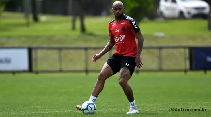 'General': zagueiro se tornou peça-chave no Furacão (Foto: Miguel Locatelli/Site Oficial do Athletico/Divulgação)