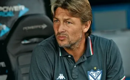 Heinze, livre no mercado, é um dos nomes analisados pelo Palmeiras. Foto: Divulgação/Vélez Sarsfield