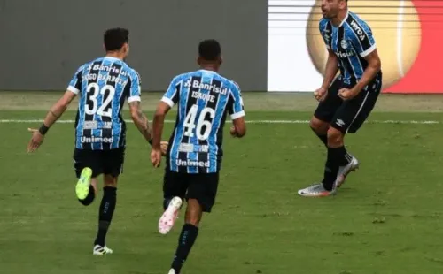 Diego Souza, do Grêmio, vibra após gol do Grêmio. Foto: Getty Images