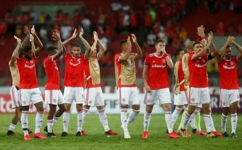 Jogadores do Internacional comemoram vitória contra a Universidad Católica. Foto: Getty Images
